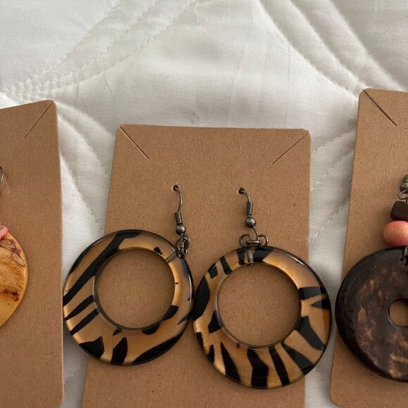 5 Pairs of Earrings Bundle From the Islands - Picture 5 of 6